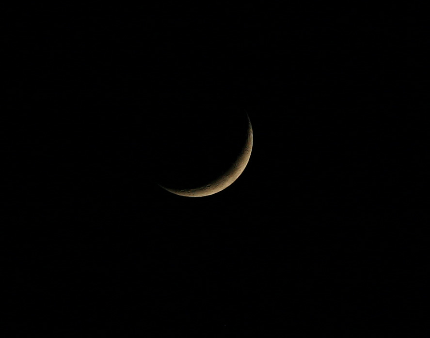 La Lune - Page 2 Lune-21042015-300d-canon200L
