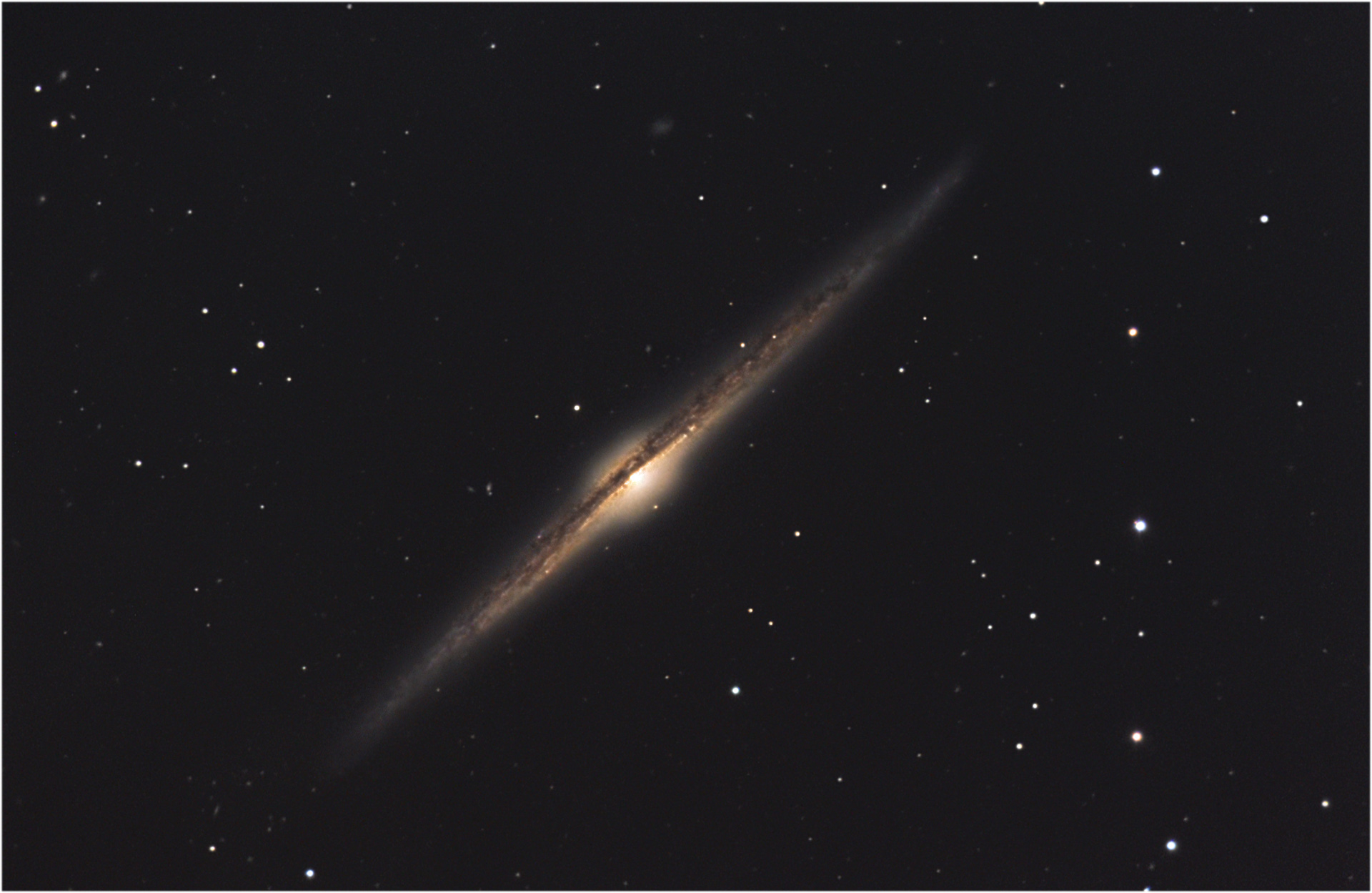 Une grande galaxie : Ngc 4565 dans la Chevelure de Bérénice N4565_c9