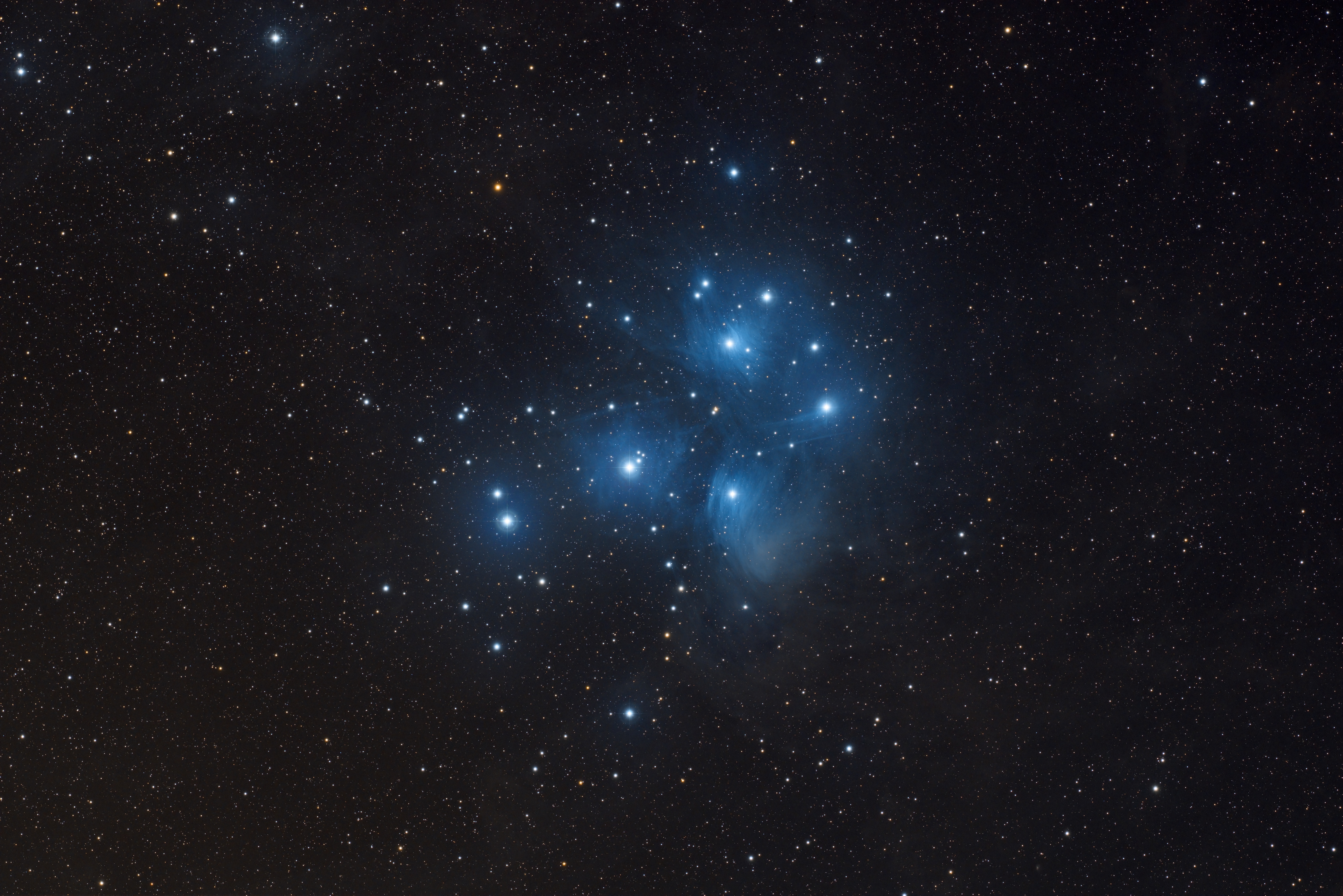 Les photos de mon AstroVan et quelques photos astro ! M45_FSQ106_F5_ASI6200MC_30x120s