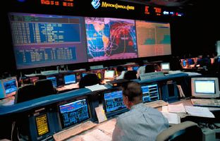 Les satellites de telecoms et le Soleil --- Effet EMP ? Ctrl-room-spaceshuttles