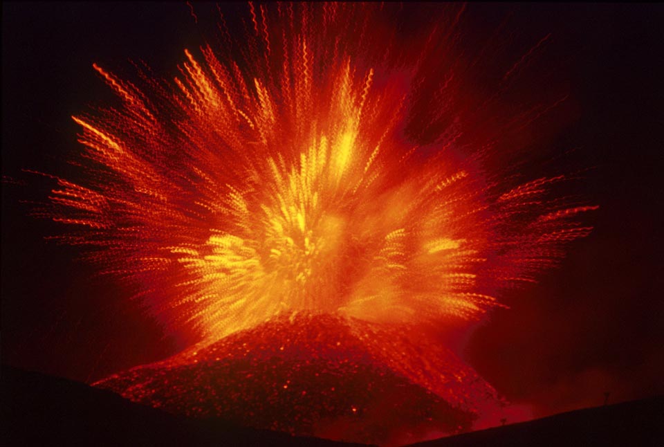 El super-volcán que destruirá la tierra dentro de mucho tiempo Etna-eruption
