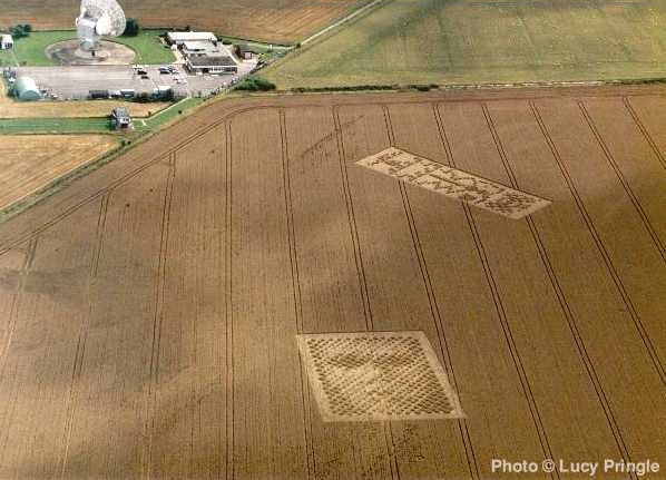 Crop circles la fin du mythe et la fin des temps... Cropcircle-chilbolton-hampshire-21aug2001