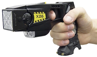 Le TASER: Dangereux ou non? Taser-x26-microcam