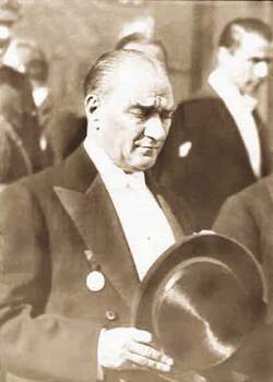 Atatrk Gnl (Mkemmel Bir Fotoraf Arivi) Ataturk29Ekim1930