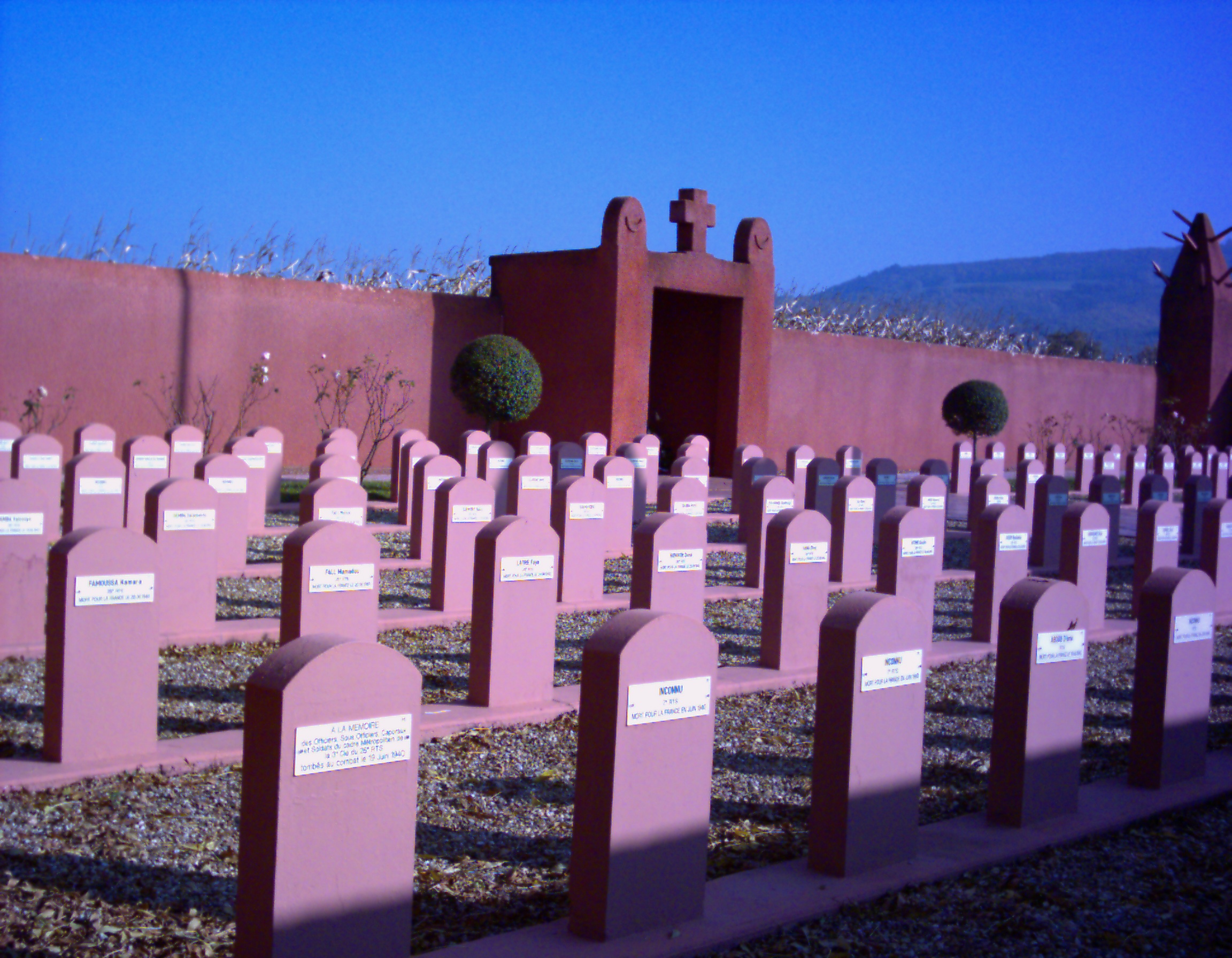 Gloire sacrifices 2e RTM Gembloux mai 40, Labarre & François 1990 IMAG0070