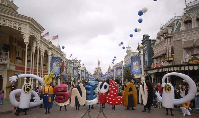 20ème Anniversaire de Disneyland Paris (à partir du 1er avril 2012) Alphabet-you-are_1