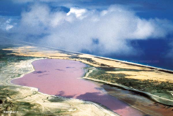 البحيرة الوردية في السنغال Retba1