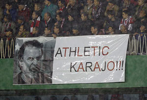 La pancarta «Athletic Karajo» causa sensación en Argentina y Chile 11-athletic_carajo