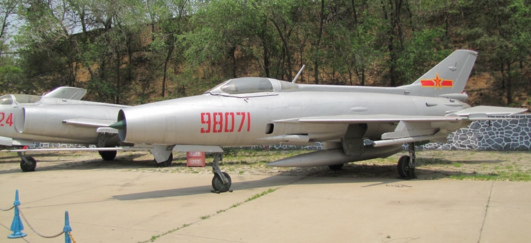 Pas-à-pas : MiG 25 Foxbat [Condor 1/72] _Mikoyan-MiG-21F-Fishbed-A-PLAAF-APA-1