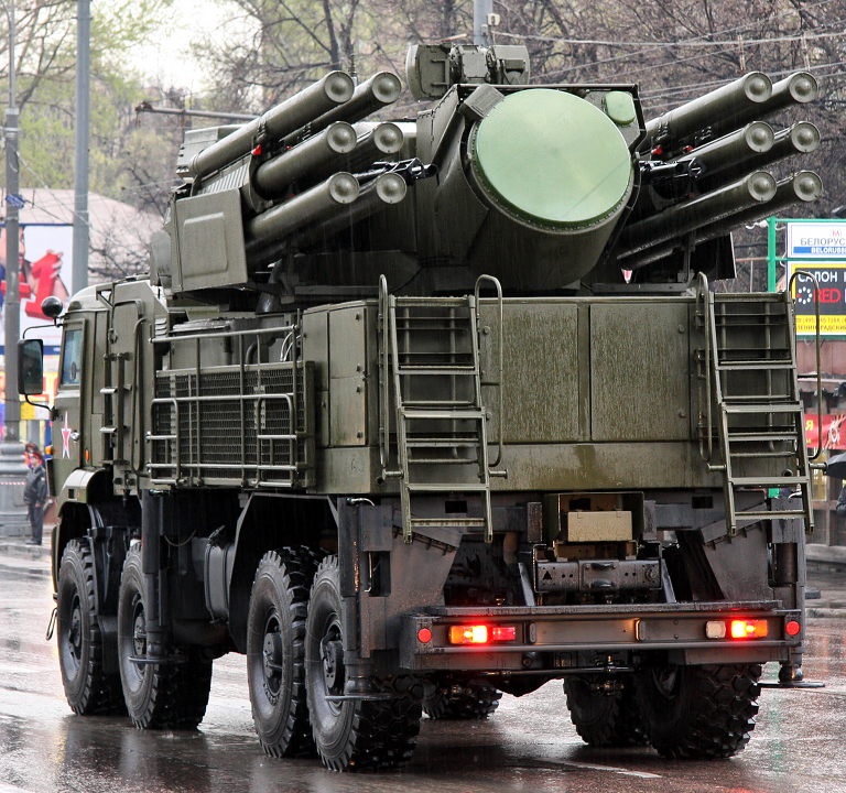 أشهر خمس منظومات دفاع جوي وصاروخي روسية     96K6-Pantsir-S1-KAMAZ-Moscow-2011-V.Kuzmin-2S