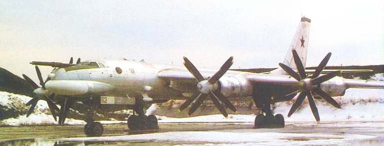 Tupolev Tu-95 y Tu-142  Tu-95K-22-Bear-G-62-1