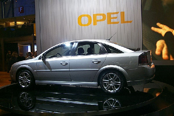 OPEL SUPERSPORT Vectra%20GTS2