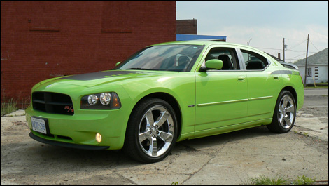 Présentation - Page 2 2007-Dodge-Charger-RT-i002