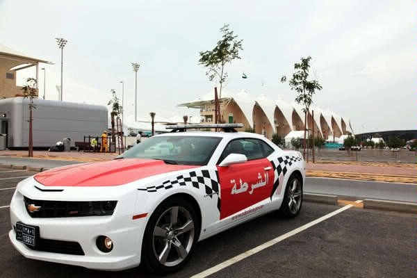 سجل حضورك اليومي بسيارة - صفحة 9 Abu-dhabi-f999-police-car-unveiled-13885_2