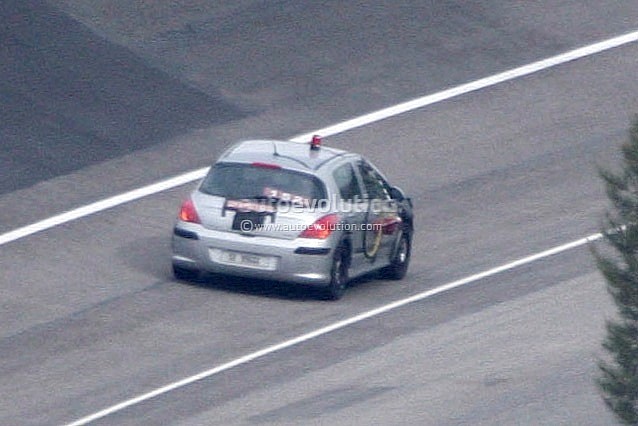 2013 - [Peugeot] 308 II [T9] - Page 9 Spyshots-peugeot-301-coming-to-replace-308-medium_4