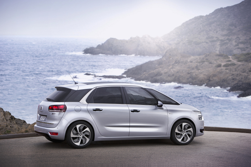 2013 - [Citroën] C4 Picasso II [B78] - Page 29 Citroen_C4_Picasso_2013_seriovy_vse_011_800_600