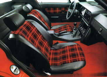 Votre premiere auto - Page 2 Tr7-interieur