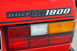 RETRO : VOLKSWAGEN GOLF GTI 1800 Mk1 Golf_gti-detail2