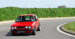 RETRO : VOLKSWAGEN GOLF GTI 1800 Mk1 Golf_gti-roule1