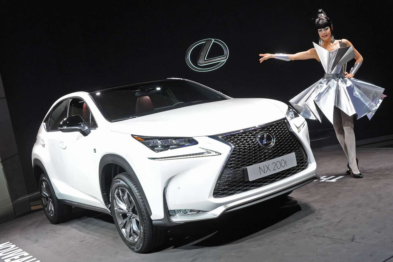 Salão de Paris 2.014 - Página 11 Lexus_nx200_t_1