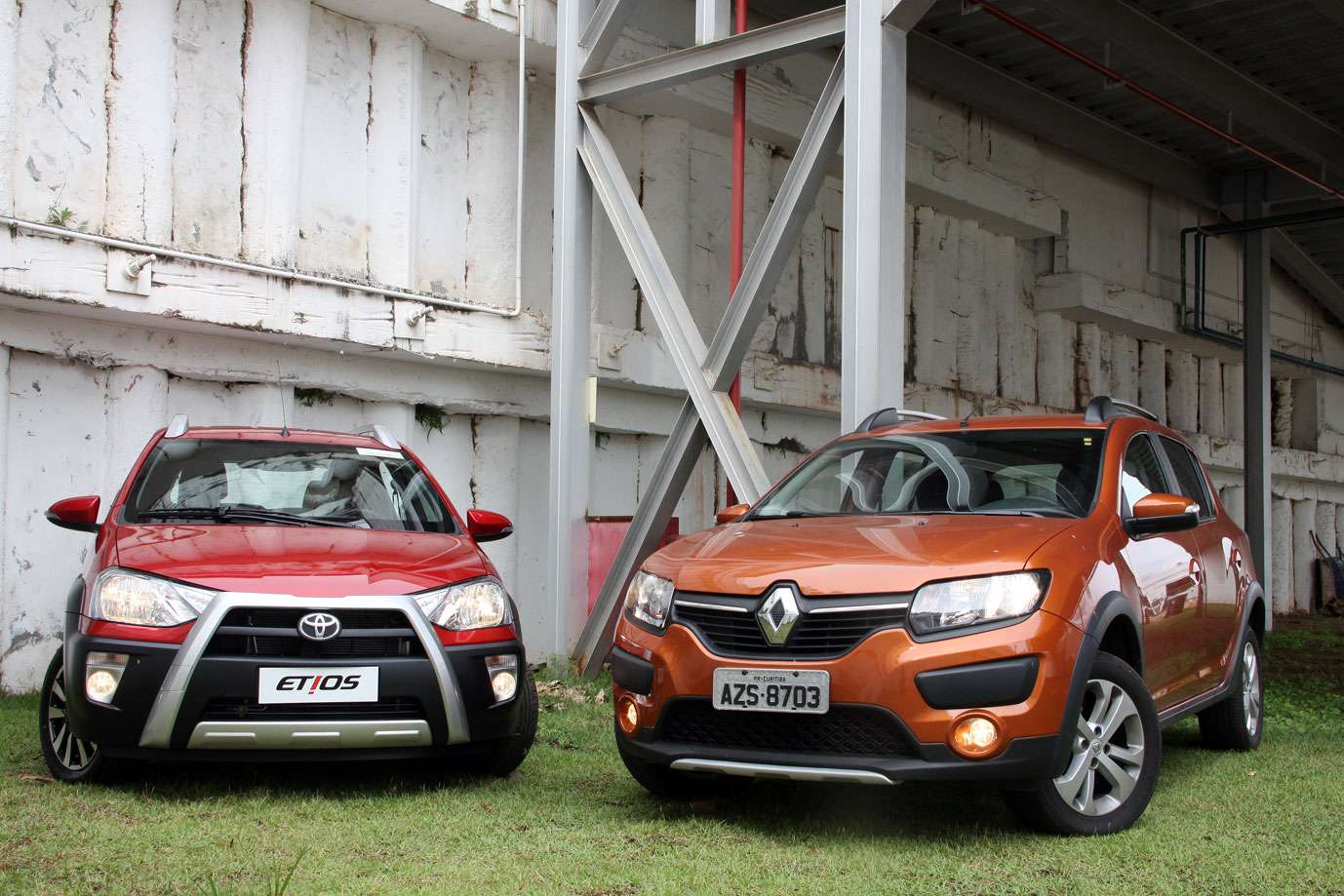 Comparativa: Toyota Etios Cross vs. Renault Sandero Stepway Comparativo_sandero_stepwayxetios_cross_3