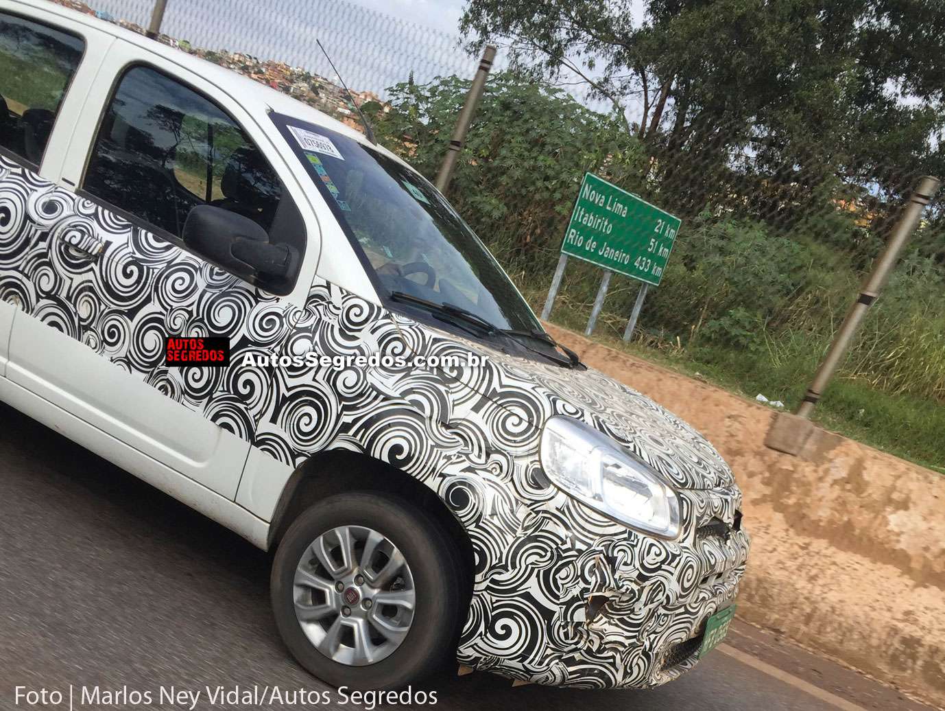 Novo Fiat Uno - Página 24 Flagra_fiat_uno_attractive_2017_2