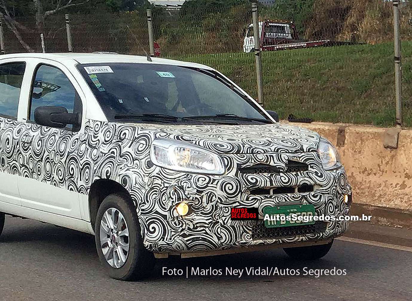 Novo Fiat Uno - Página 23 Flagra_fiat_uno_attractive_2017_4