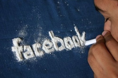 اذا كنت تجلس أكثر من ساعة و نصف أمام الفيسبووك فأنت مدمن و تحتاج الى علاج Facebook-addiction