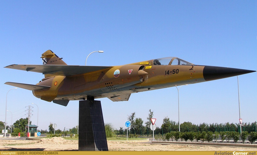 España negocia venderle aviones militares a Argentina Avc_00077859