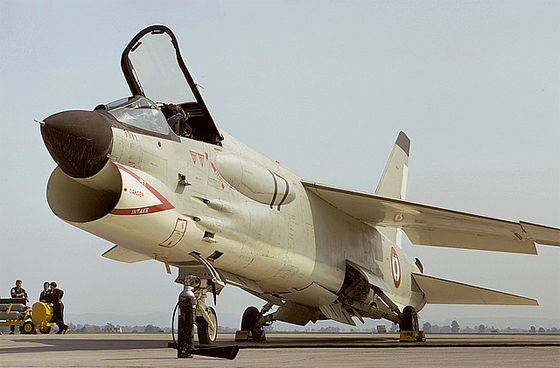 المقاتلة الفرنسية  Étendard النشأة و التطور و الآفاق المستقبلية  Vought-f-8-crusader-3