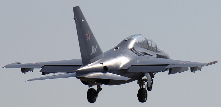 الياك YAK-130 Yak-130%2001