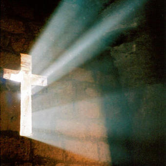 نور لبيت الربّ Cruciform_light