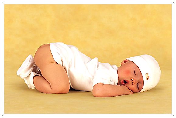 مجلة الهندسة والفنون العدد56 Baby-in-white-in-deep-sleep