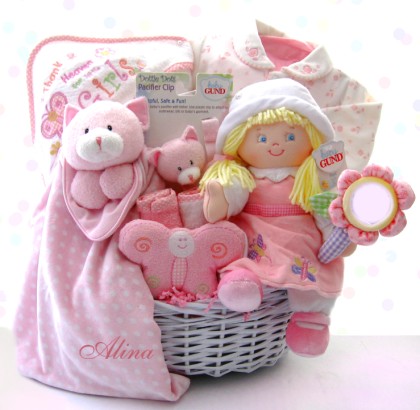 صور لهدايا للأطفال بنات و أولاد Girlpersonalizedbasket