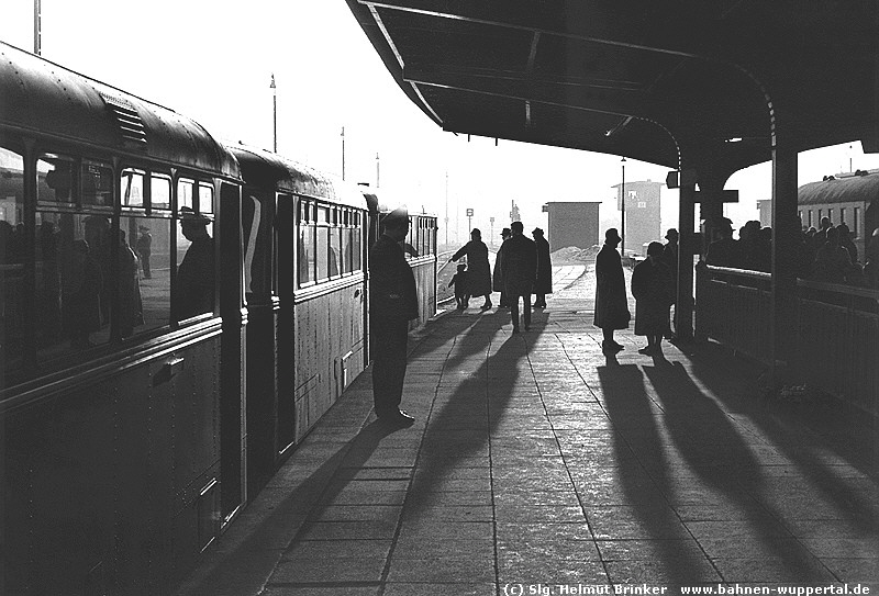 Die Cronenberger Strecke (oder auch 'Sambalinie') A_Z-EB-VT-95-000-Steinbeck-Bahnsteig-HB-800-543