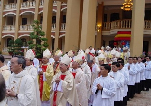 Tìm hiểu thiên chức Giám mục. DSC06660