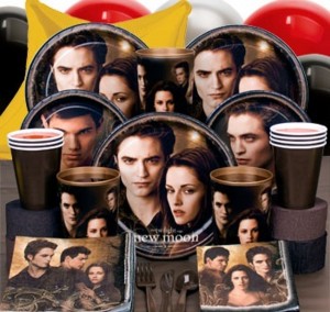 Les vampires et les loups... C'est dans l'assiette ^^ Twilight-New-Moon-Decorations-300x284