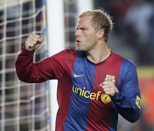 معلومات بالصور  عن كل فريق اجنبي مشهور 1-  فريق برشلونة Gudjohnsen-300x257