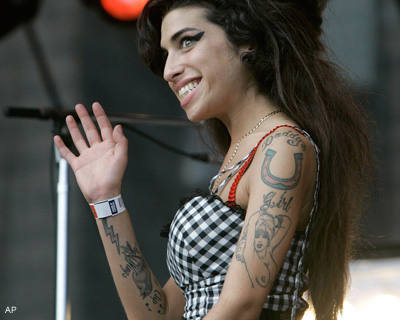 Amy Winehouse (1983-2011) - The life story is in her hands! 35376_2