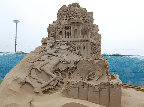 Stunning Sand Sculptures Sleeping_beauty_470x350