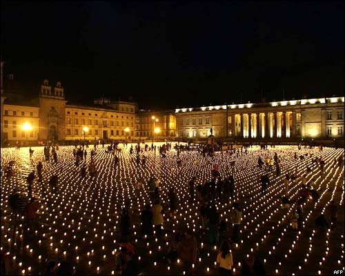 Manifestacion por la defensa de Madrid 4235615_velas500afp