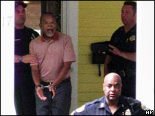 أمريكا: اعتقال أستاذ هارفارد الأسود يبرز التوتر العرقي في البلاد 090725005841_gatesap226b