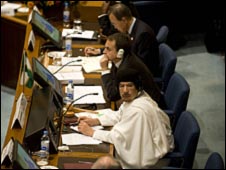 رئيس ملاوي بينجو موتاريكا يخلف القذافي في رئاسة الاتحاد الافريقي 100131100716_008655041226