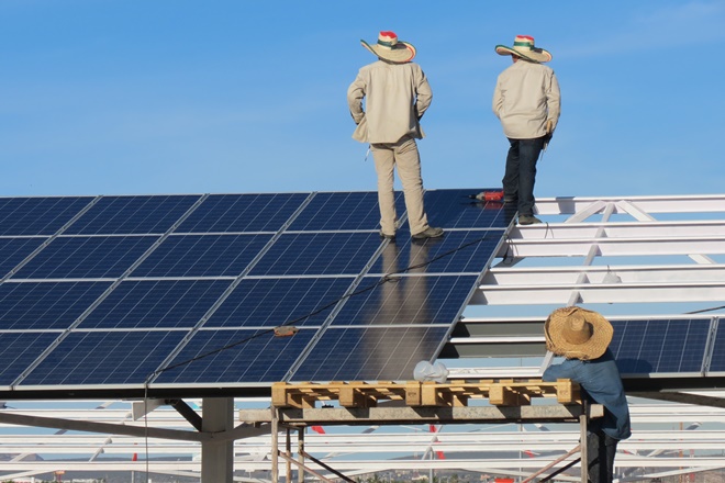 solar updates reflective and PV for the world Paneles-solares-trabajos