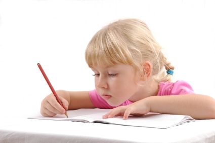 யாருமில்லை Girl-in-pink-writing