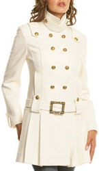  استمتعو باكتشاف الموضة الجديدة لخريف و شتاء 2010 Manteau-blanc-guess