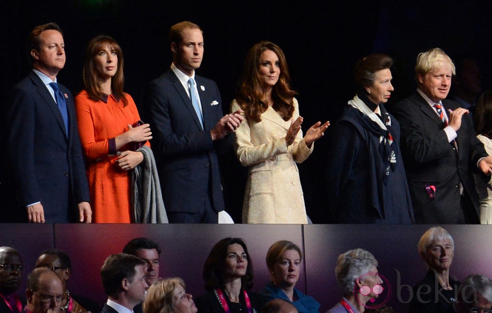 J. PARALÍMPICOS 2012- LOS VERDADEROS HÉROES - Página 4 26874_cameron-cambridge-princesa-ana-boris-apertura-londres-2012