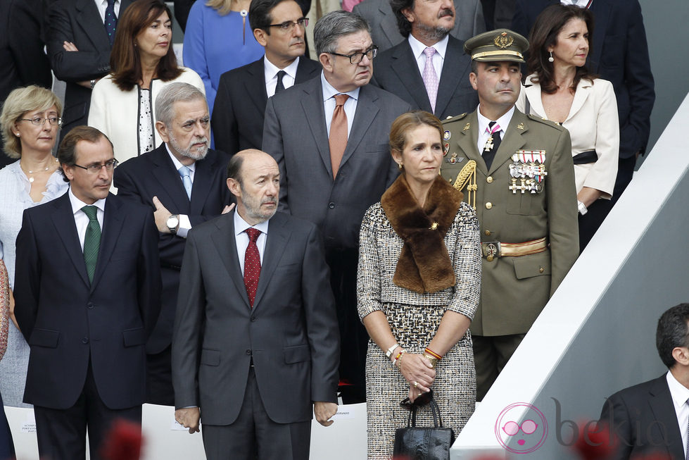 DESFILE POR LA FIESTA NACIONAL 2012 29674_infanta-elena-rubalcaba-dia-hispanidad-2012