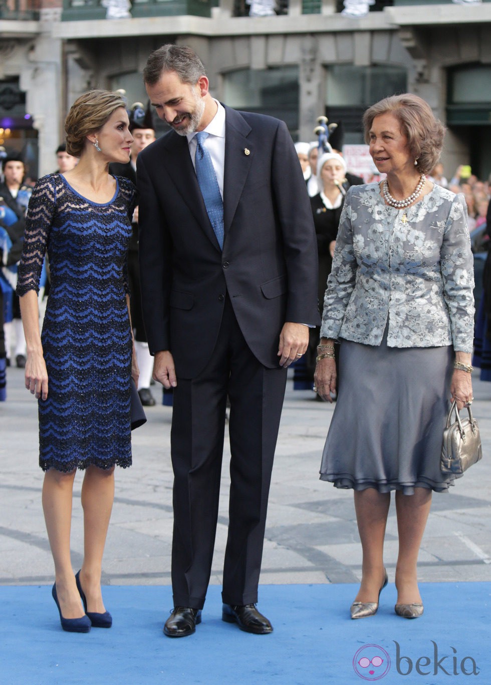 PREMIOS PRINCIPE DE ASTURIAS 2014 - Página 3 65486_reina-letizia-rey-felipe-vi-reina-sofia-llegada-entrega-premios-principe-de-asturias-2014