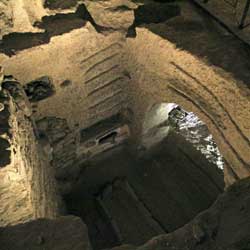 Le miracle de San Gennaro  Catacombes-de-san-gennaro-tombe-de-san-gennaro-524